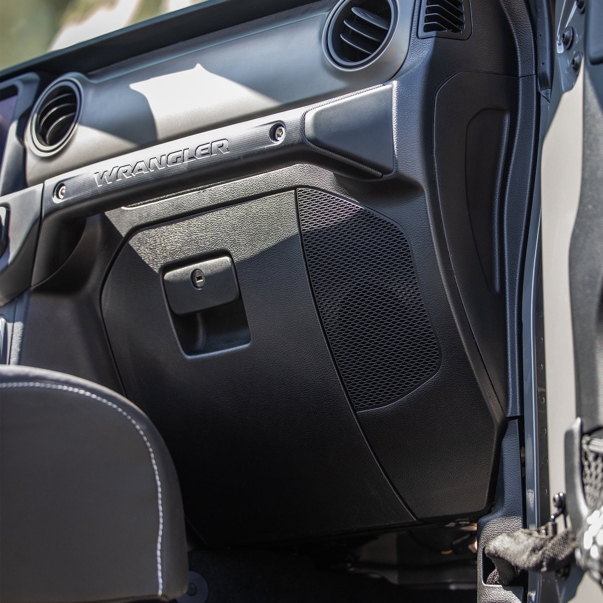 Rockford Fosgate 18WRNGLER-STG5 Wrangler STG5 All-In-One Audio Kit Rockford Fosgate 18WRNGLER-STG5 Wrangler STG5 All-In-One Audio Kit